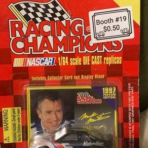 Vintage 1996 Racing Champions NASCAR Mark Martin #6 Valvoline 1:64 Scale Diecast